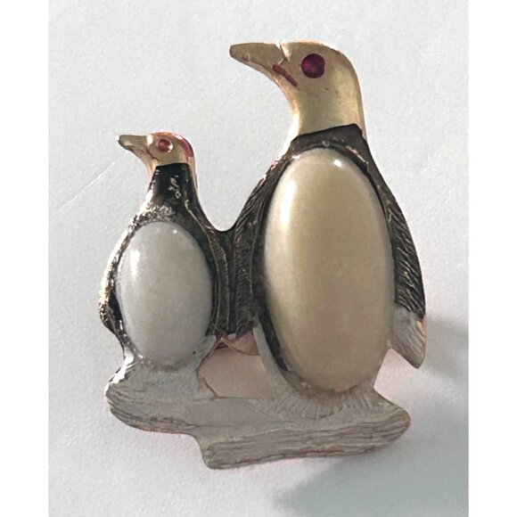 Vintage Mother Baby Penguin Brooch Pin Gold Tone Faux Pearl Hong Kong 1.6" x 1.3 - Picture 1 of 4